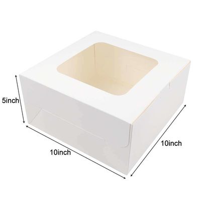 창문과 함께 흰 종이 베이커리 상자